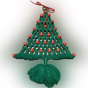 ⭐️Vintage Handmade Green Macramé Christmas Tree Red Beads Christmas Holiday